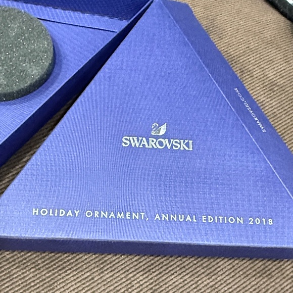 Swarovski 2018 Festive Red Star Ornament - Picture 2 of 8